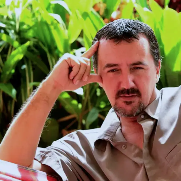 Denis Guyenon: Der Mann Hinter Den Kulissen von Death in Paradise Denis Guyenon